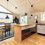 5 Star Holiday Home In Vaeggerlose Сasa de vacaciones Bøtø By