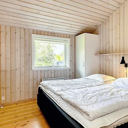 10 Person In Vaeggerlose