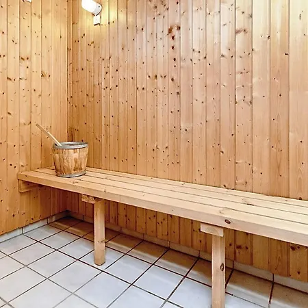 10 Person In Vaeggerlose Nyaraló