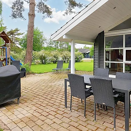 10 Person In Vaeggerlose