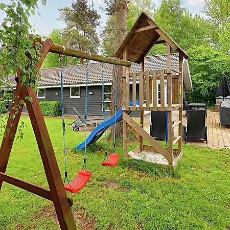 10 Person In Vaeggerlose Nyaraló